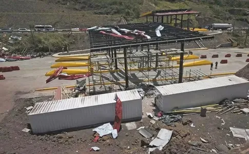 Dos atentados guerrilleros marcan el primer día de De la Espriella en Colombia
