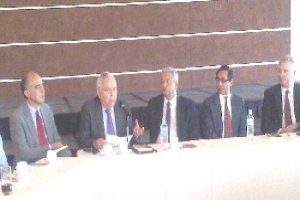 Calderón privatiza los servicios: AMLO