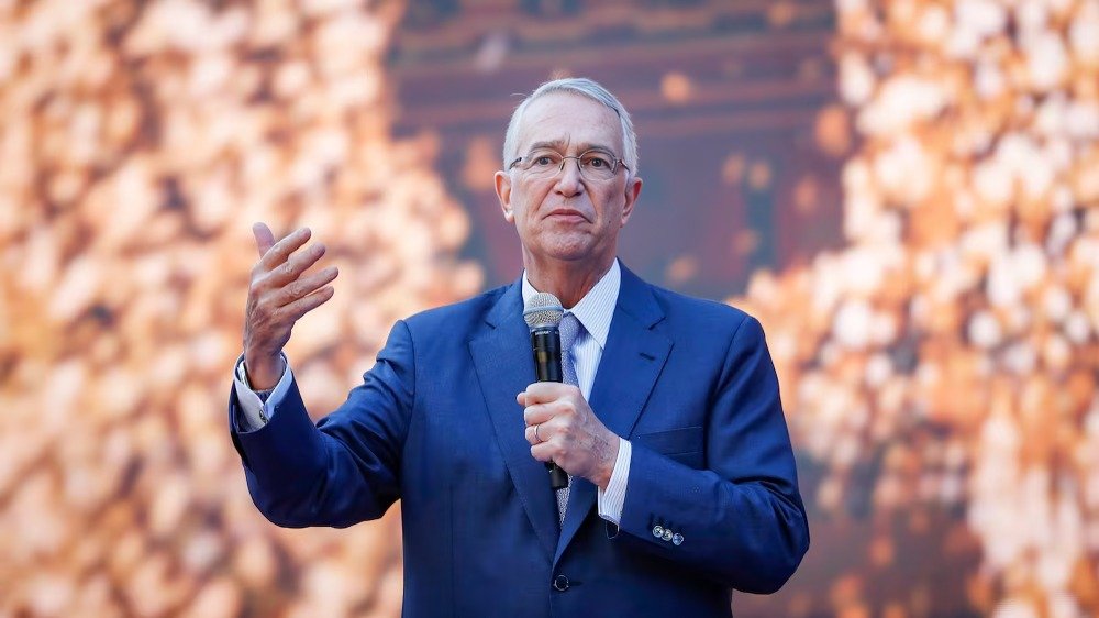 Salinas Pliego plantea retirar el voto a beneficiarios de programas sociales