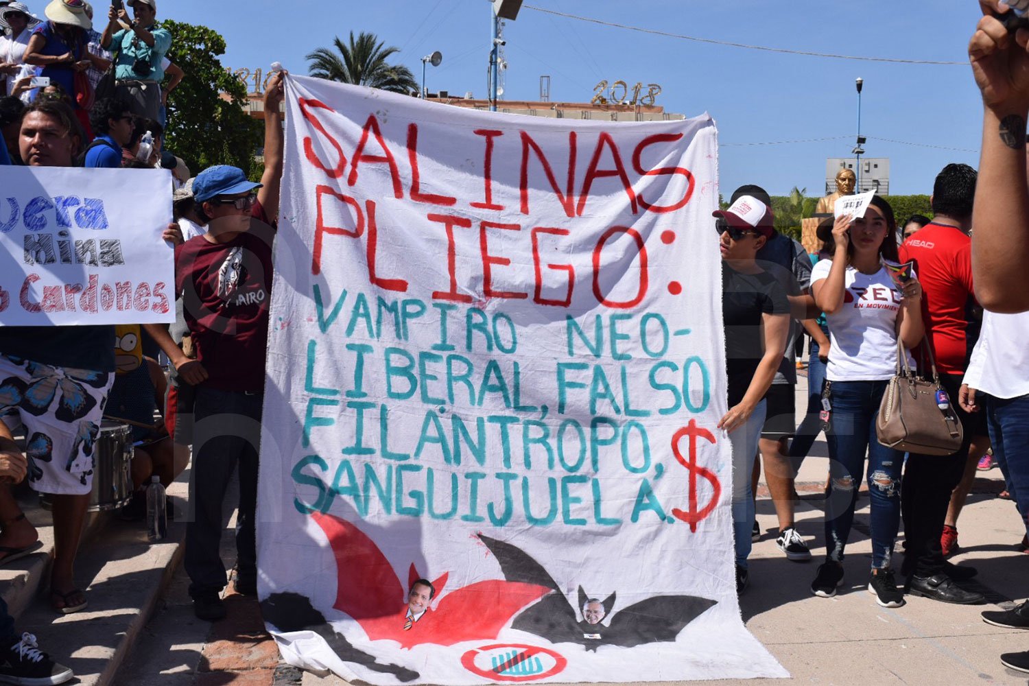 Salinas Pliego explora alianza política con el PAN rumbo a 2030