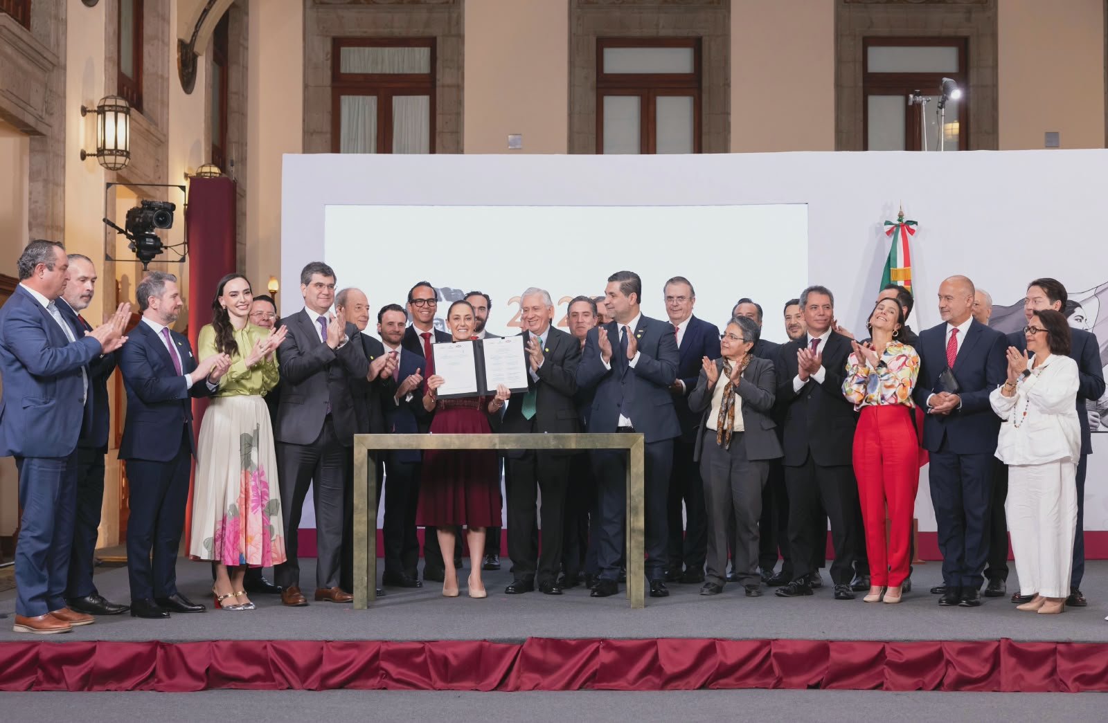 Obras públicas usarán solo acero nacional: Sheinbaum