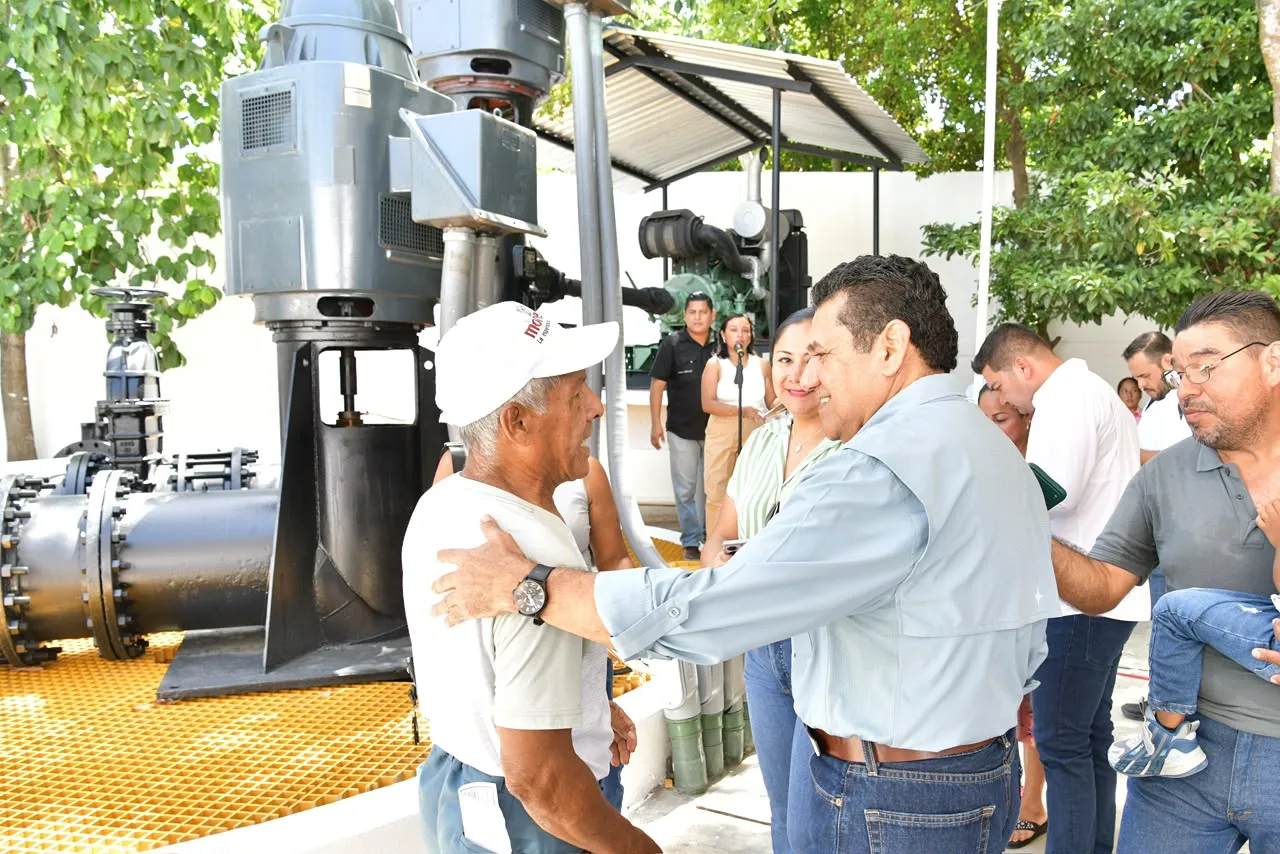 Javier May entrega obras hidráulicas en Comalcalco con inversión de 721 mdp