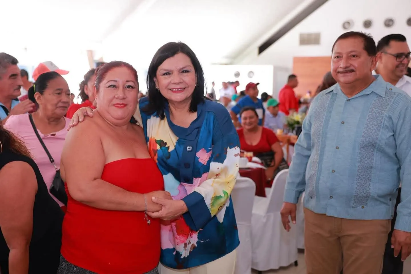 Reconoce Yolanda Osuna labor de barrenderos y barrenderas en Centro