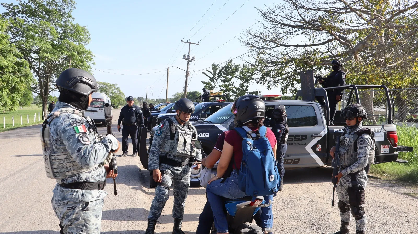 Aseguran 65 mil litros de hidrocarburo en operativos en Tabasco