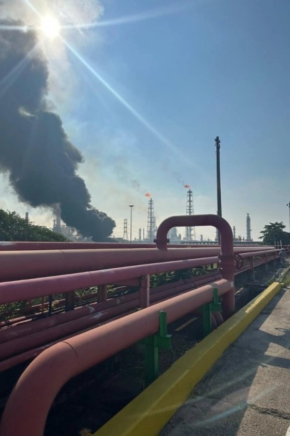 Reportan incendio en refinería den Minatitlán, Veracruz