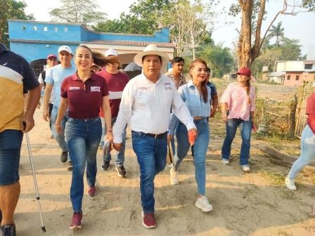Chepe Olán y Bety Milland recorren Iquinuapa en campaña por Morena