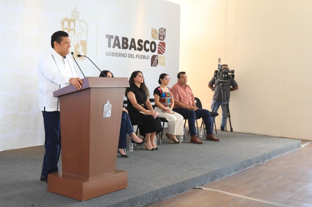 Gobernador frena alza al pasaje: pide esperar estudio