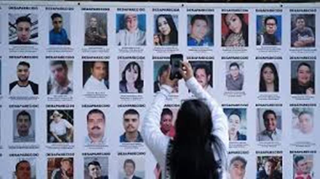 Colocan en Paseo de la Reforma nuevo memorial de personas desaparecidas