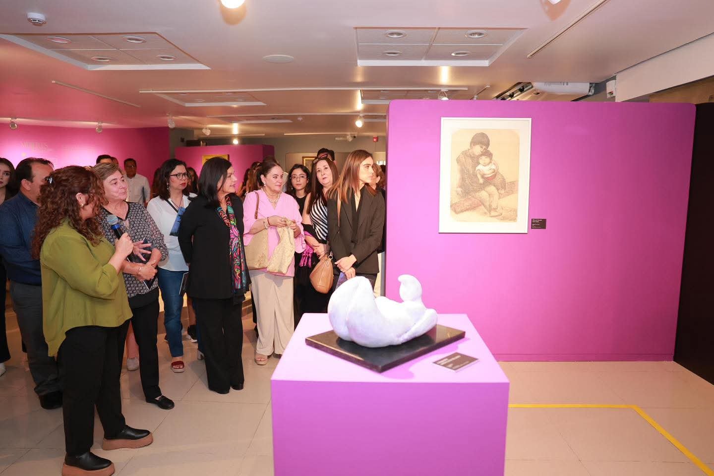 Inaugura Yolanda Osuna la exposición plástica “Mujeres Creadoras. Lírica de la resistencia”